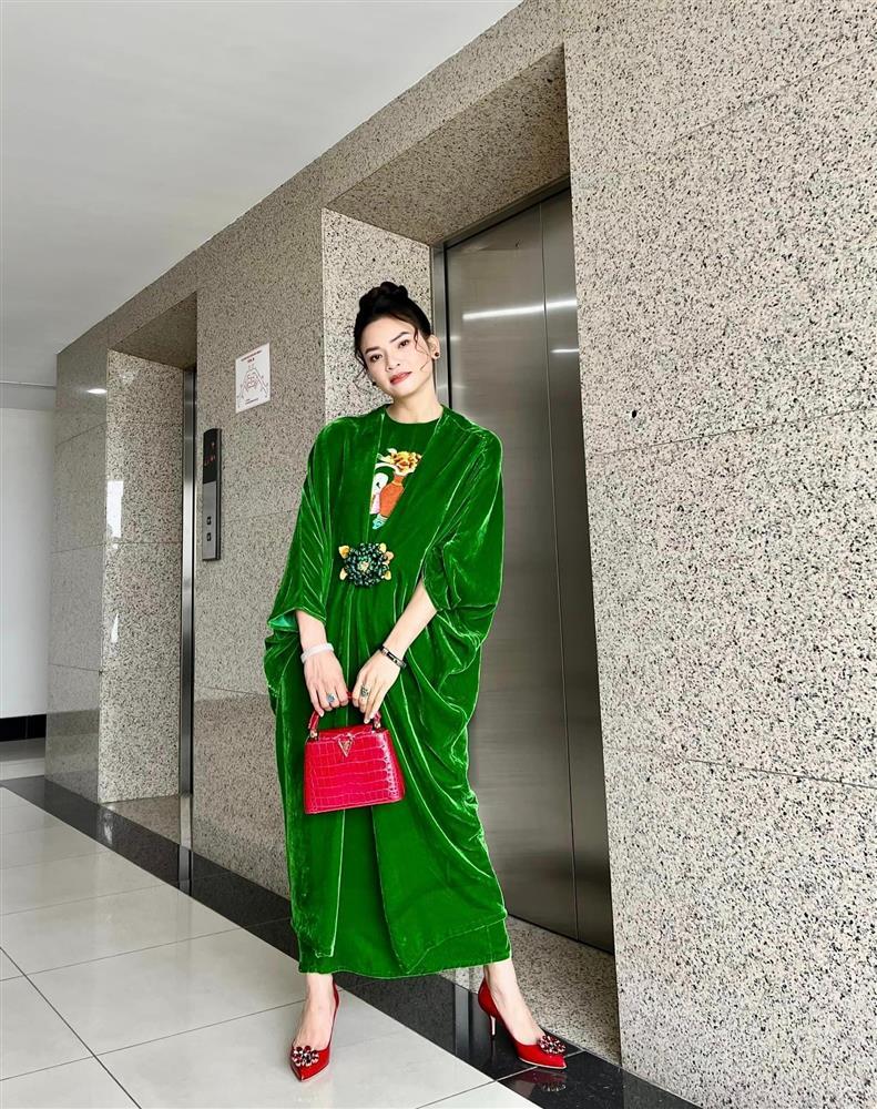 Ca sĩ Việt trẻ nhất được phong tặng NSND sống độc thân ở cơ ngơi 8.000 m2-22