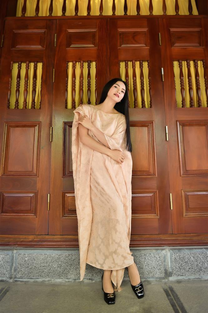 Ca sĩ Việt trẻ nhất được phong tặng NSND sống độc thân ở cơ ngơi 8.000 m2-23