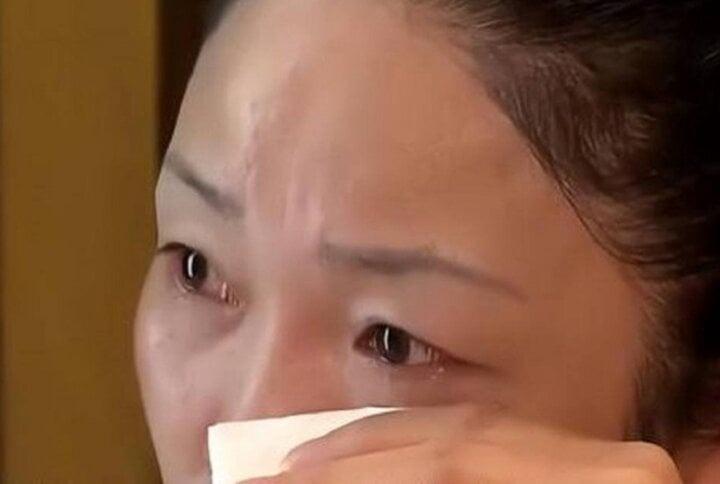 Cựu phu nhân nhà giàu lên TV khóc xin tiền cho con du học Mỹ, khán giả tức giận-1