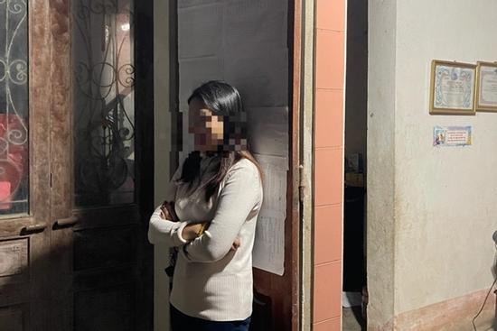 Cô giáo bị học sinh ném dép: 'Tôi trầm cảm, mất ăn mất ngủ'