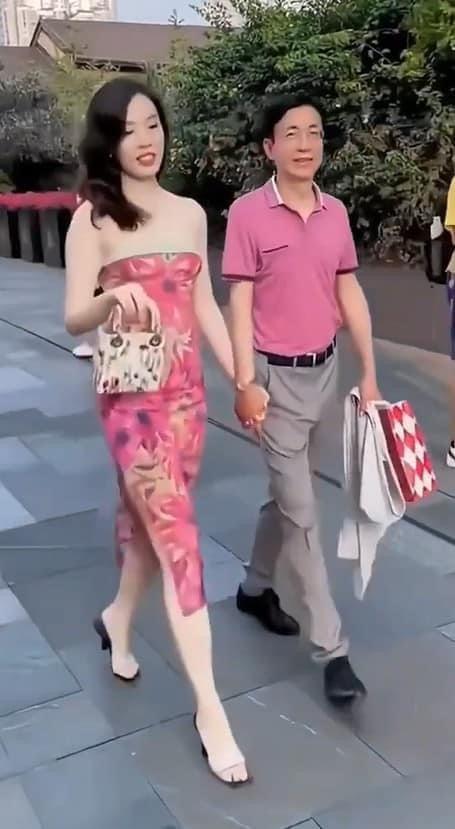 Lạ đời chiếc váy tiểu tam đang viral mạng xã hội xứ Trung, tăng 4.000 lượt bán sau 1 tháng-1