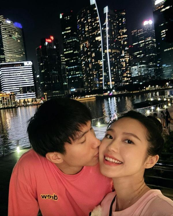 Đoàn Văn Hậu giàu như thế nào mà chiều chuộng vợ trẻ đẹp sau khi cưới bằng tuần trăng mật ngọt ngào?-6