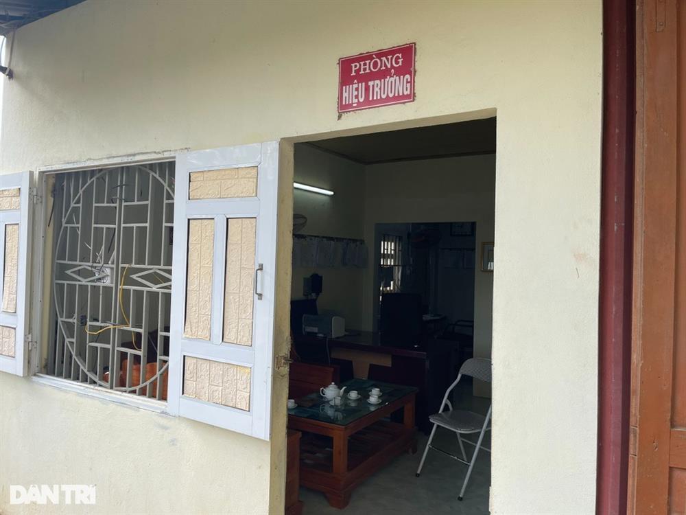 Vụ cô giáo bị học trò ném dép: Hiệu trưởng nói cô tự có nghiệp vụ xử lý-1