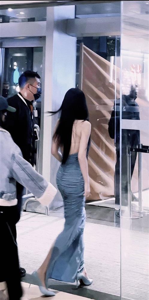 Bức ảnh bóng lưng của Ngu Thư Hân bất ngờ gây sốt, CĐM khẳng định đẹp như nữ chính ngôn tình-1