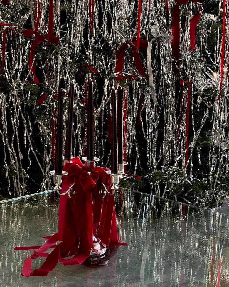 Cây thông Noel kỳ lạ trong nhà fashionista Khánh Linh khiến cộng đồng ngã ngửa vì tốc độ bắt trend đỉnh cao-9