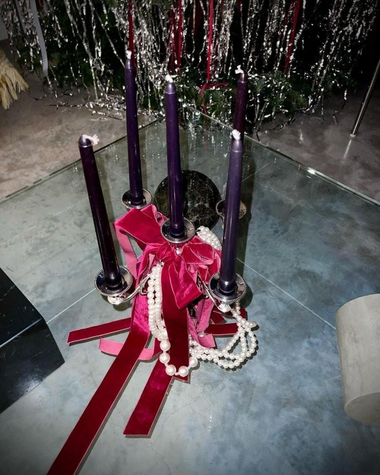 Cây thông Noel kỳ lạ trong nhà fashionista Khánh Linh khiến cộng đồng ngã ngửa vì tốc độ bắt trend đỉnh cao-10