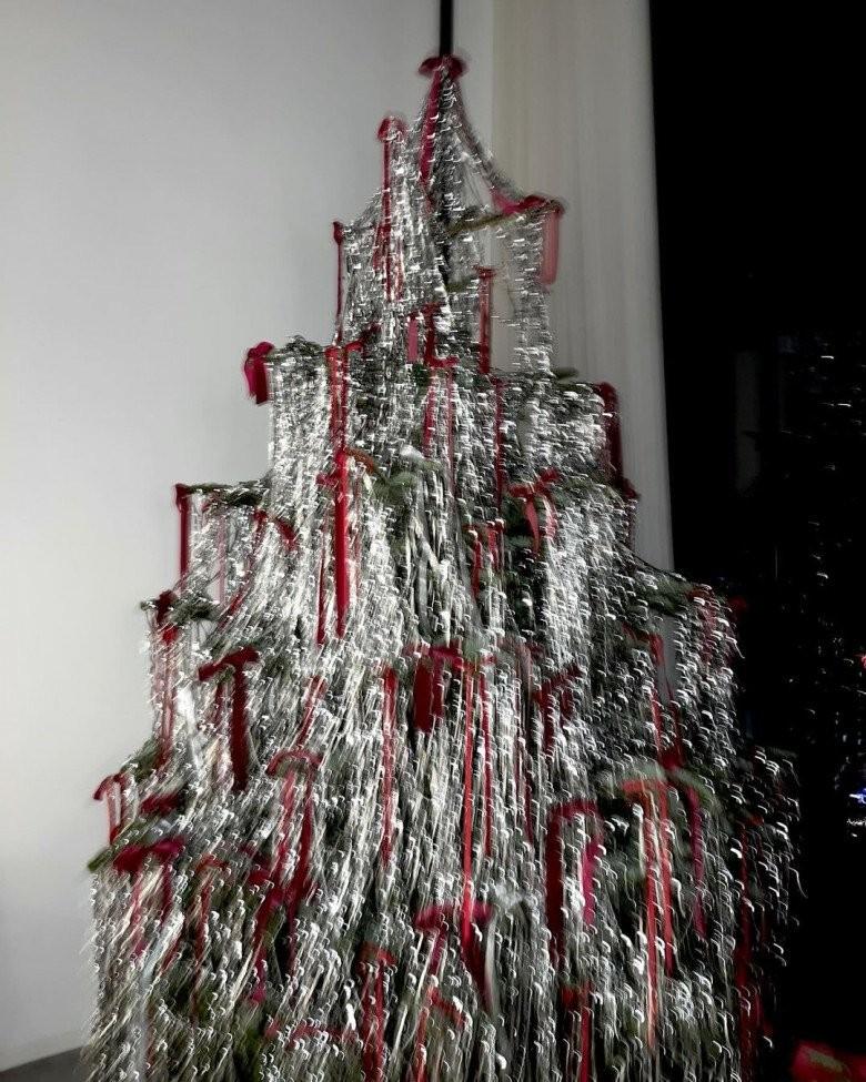 Cây thông Noel kỳ lạ trong nhà fashionista Khánh Linh khiến cộng đồng ngã ngửa vì tốc độ bắt trend đỉnh cao-8