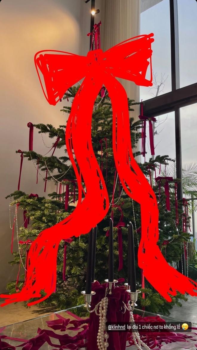 Cây thông Noel kỳ lạ trong nhà fashionista Khánh Linh khiến cộng đồng ngã ngửa vì tốc độ bắt trend đỉnh cao-15