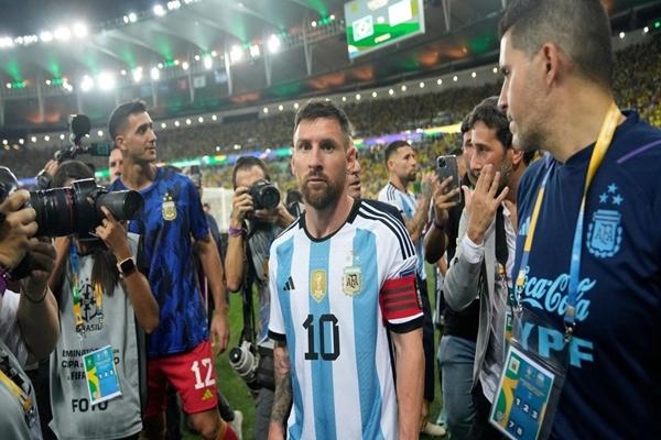 Quá mệt mỏi vì quyền lực đen của Messi, HLV Argentina muốn nghỉ việc-2