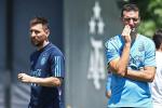Quá mệt mỏi vì 'quyền lực đen' của Messi, HLV Argentina muốn nghỉ việc