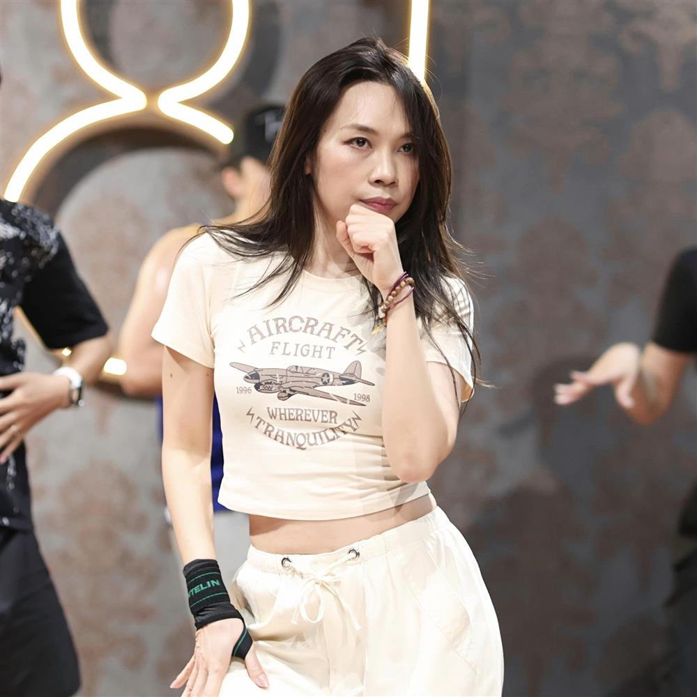 Mỹ Tâm khoe mặt mộc, eo thon hậu trường tập luyện-2