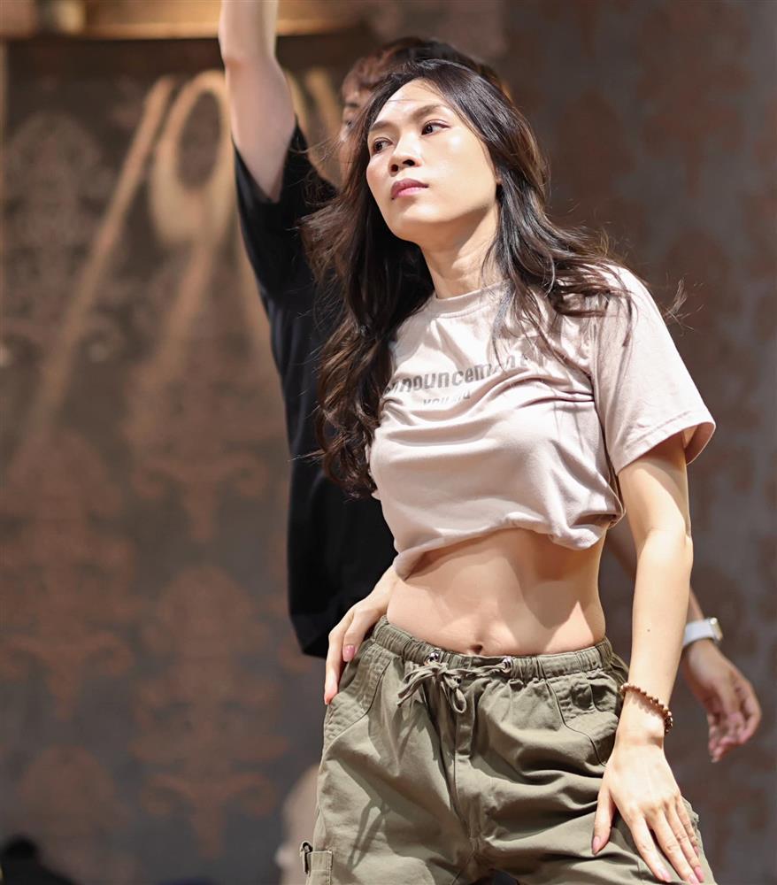 Mỹ Tâm khoe mặt mộc, eo thon hậu trường tập luyện-5