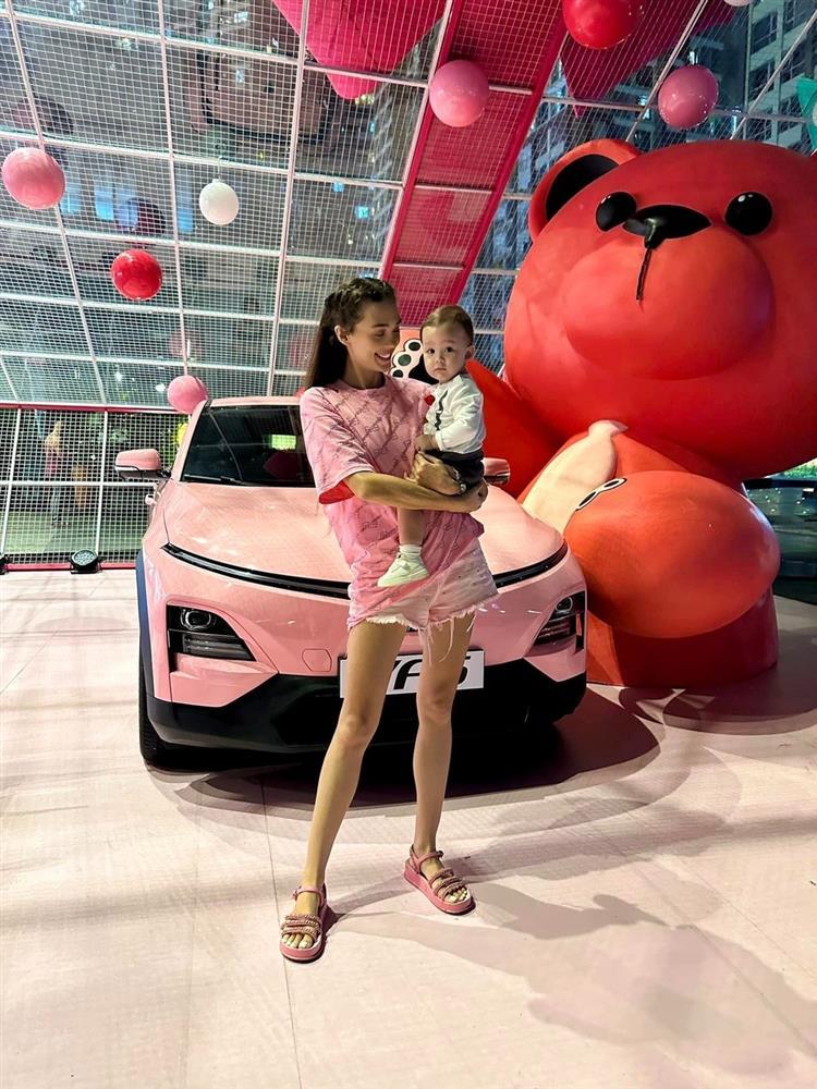 Người mẫu Dianka: Mẹ một con gợi cảm, hạnh phúc bên Bùi Tiến Dũng-14