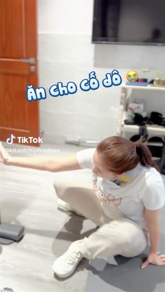 Khánh Thi bất ngờ khi ông xã lần đầu vào bếp rửa chén, biểu cảm Phan Hiển khiến ai cũng bật cười-6