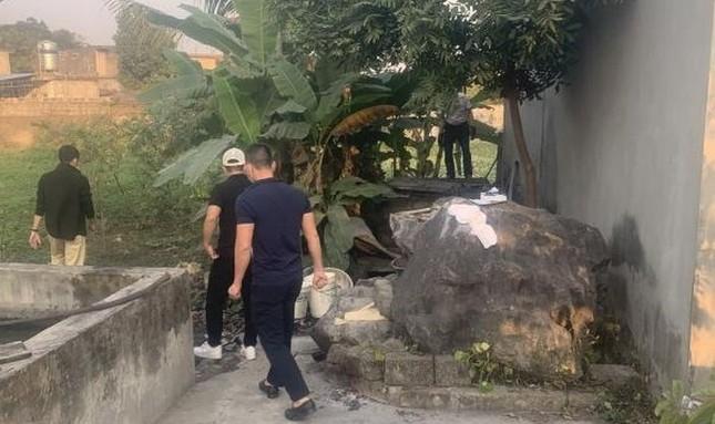 Phát hiện bộ xương nữ giới trong bể phốt nhà vệ sinh bỏ hoang-1