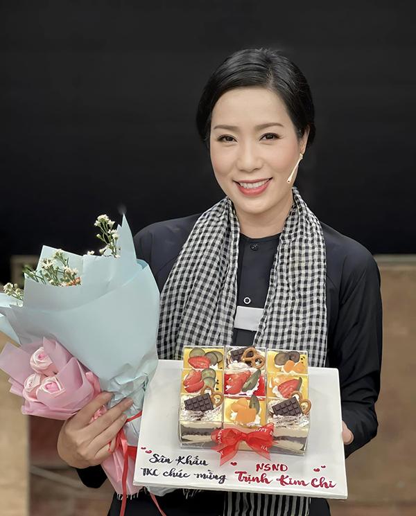 Đời thực tuổi U50 của Á hậu Việt Nam đầu tiên đạt danh hiệu NSND: Chồng đại gia yêu chiều, con cái xinh đẹp-3