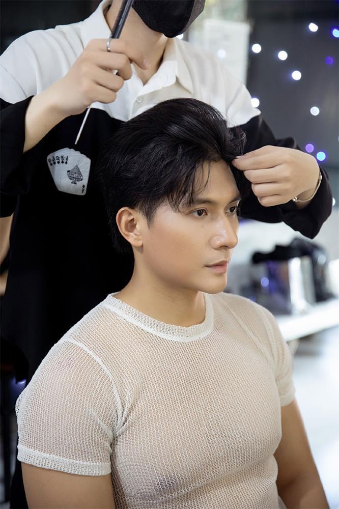 BST mới của Venesto giúp Lâm Bảo Châu khoe trọn vẻ nam thần-1