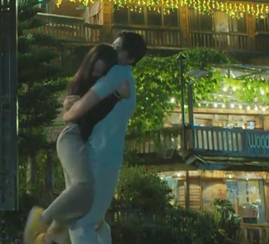 Cảnh hôn cuồng nhiệt gây sốt phim giờ vàng thực tế đã diễn ra thế này đây-1