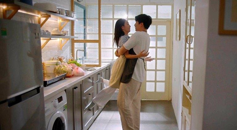 Cảnh hôn cuồng nhiệt gây sốt phim giờ vàng thực tế đã diễn ra thế này đây-3