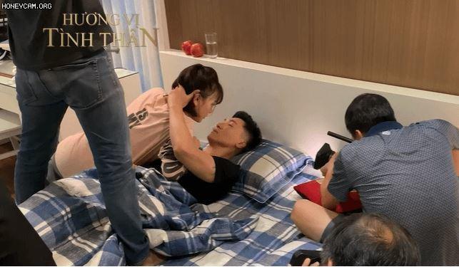 Cảnh hôn cuồng nhiệt gây sốt phim giờ vàng thực tế đã diễn ra thế này đây-4