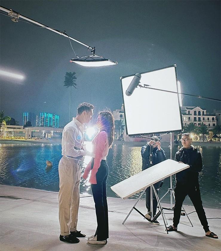 Cảnh hôn cuồng nhiệt gây sốt phim giờ vàng thực tế đã diễn ra thế này đây-5