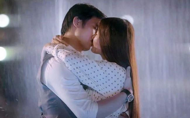 Cảnh hôn cuồng nhiệt gây sốt phim giờ vàng thực tế đã diễn ra thế này đây-7