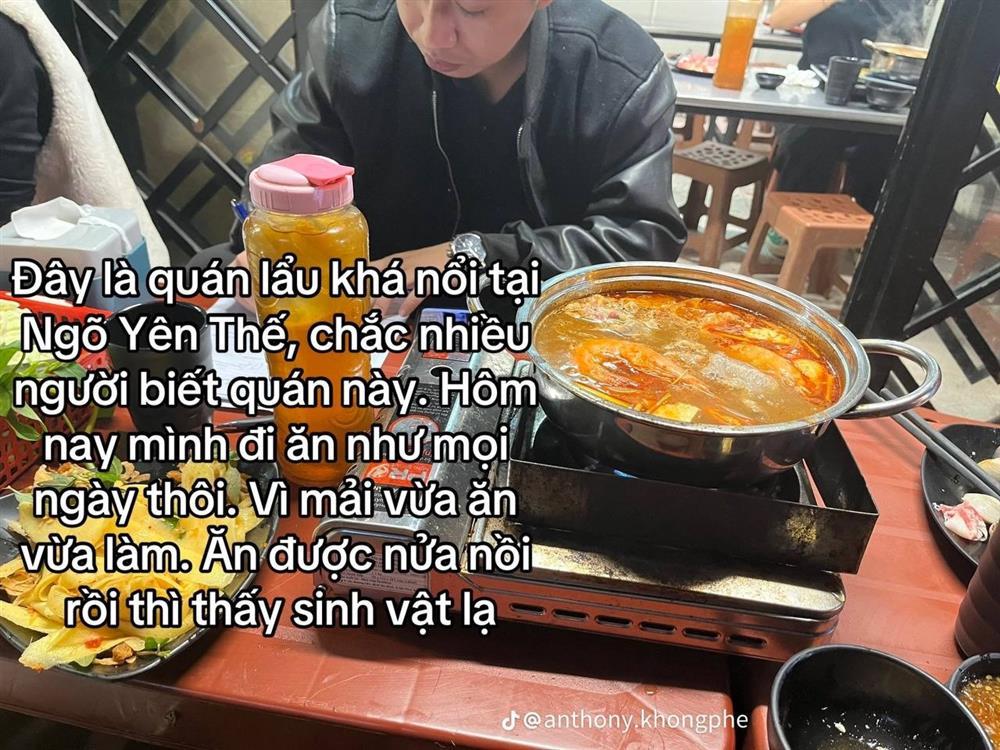 Xôn xao quán vỉa hè nổi tiếng ở Hà Nội bị thực khách phát hiện có rết trong nồi lẩu-1