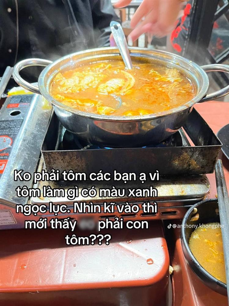 Xôn xao quán vỉa hè nổi tiếng ở Hà Nội bị thực khách phát hiện có rết trong nồi lẩu-2