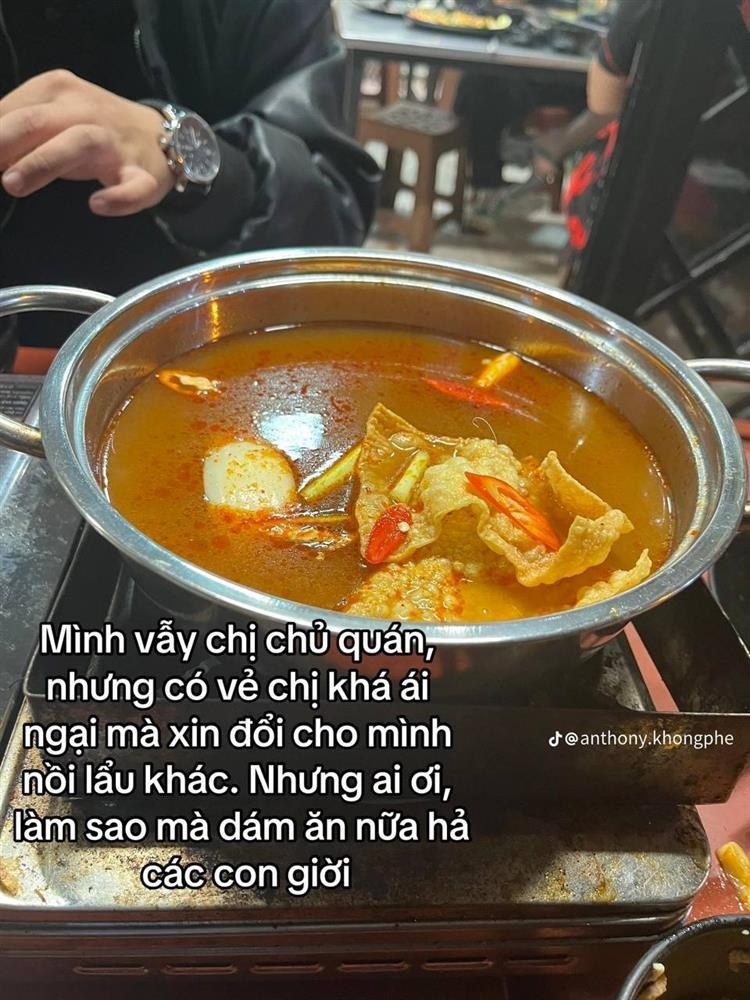 Xôn xao quán vỉa hè nổi tiếng ở Hà Nội bị thực khách phát hiện có rết trong nồi lẩu-5