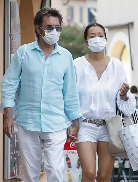 Xuất hiện tại sự kiện, sao nữ U60 khiến dân mạng trầm trồ vì sắc vóc-4