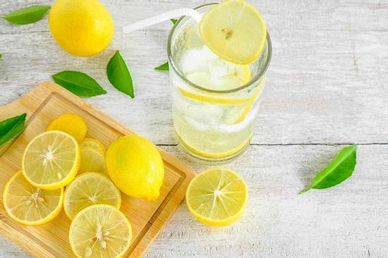 Nước chanh ngăn ngừa sỏi thận nhưng gây hại cho một số người