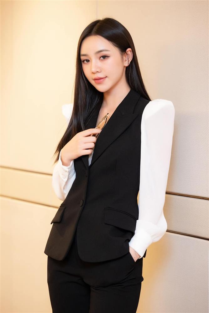 Diễn viên hot girl vào vai cô giáo Nguyệt trưởng thành ở Chúng Ta Của 8 Năm Sau-4