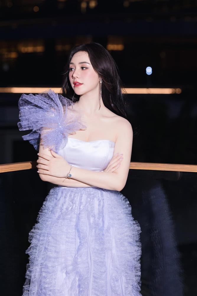 Diễn viên hot girl vào vai cô giáo Nguyệt trưởng thành ở Chúng Ta Của 8 Năm Sau-6