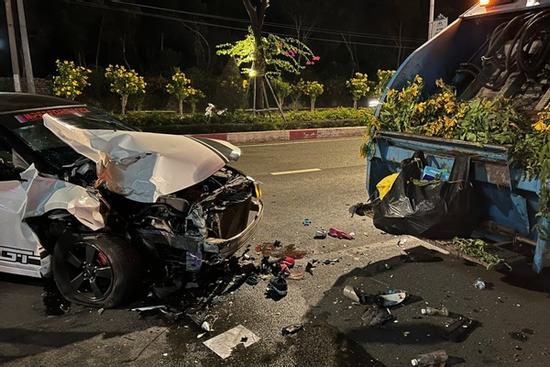 Nữ công nhân thu gom rác bị ô tô 5 chỗ tông tử vong