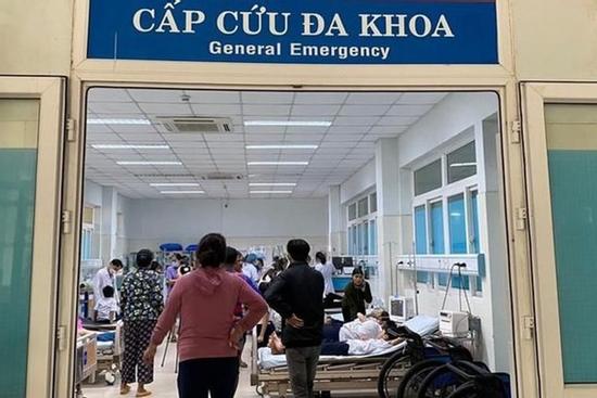 Thông tin mới nhất vụ người phụ nữ phát đồ ăn 'lạ' khiến hàng loạt học sinh nhập viện