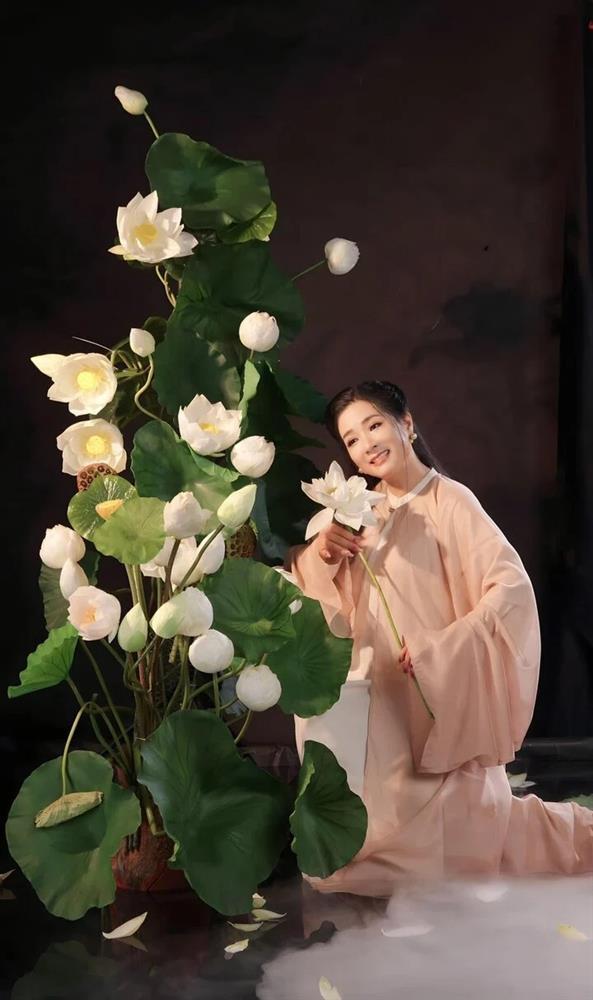 NSƯT Thanh Thanh Hiền đẹp mặn mà, yêu kiều ở tuổi 54-1