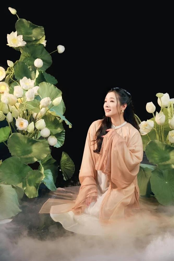 NSƯT Thanh Thanh Hiền đẹp mặn mà, yêu kiều ở tuổi 54-3