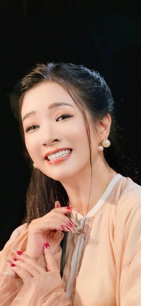 NSƯT Thanh Thanh Hiền đẹp mặn mà, yêu kiều ở tuổi 54-7