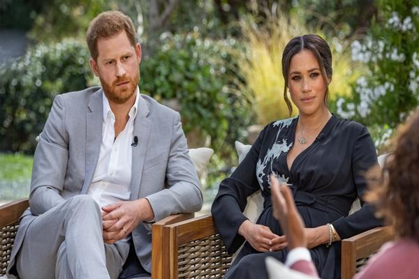 Gây thiệt hại lớn cho hoàng gia, Harry - Meghan có bị mất tước hiệu?-2