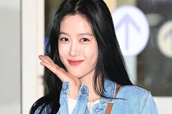 Em gái quốc dân Kim Yoo Jung tới Hà Nội-6