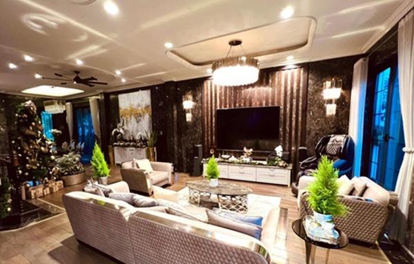 Lã Thanh Huyền và chồng đại gia đón Giáng sinh trong biệt thự triệu đô-4