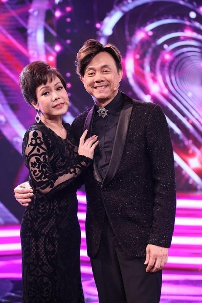 Việt Hương làm đám giỗ 3 năm cho Chí Tài tại sân khấu-3