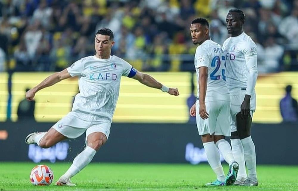Ronaldo đạt cột mốc 1.200 trận, nói điều bất ngờ về kỷ lục ở tuổi 38-1