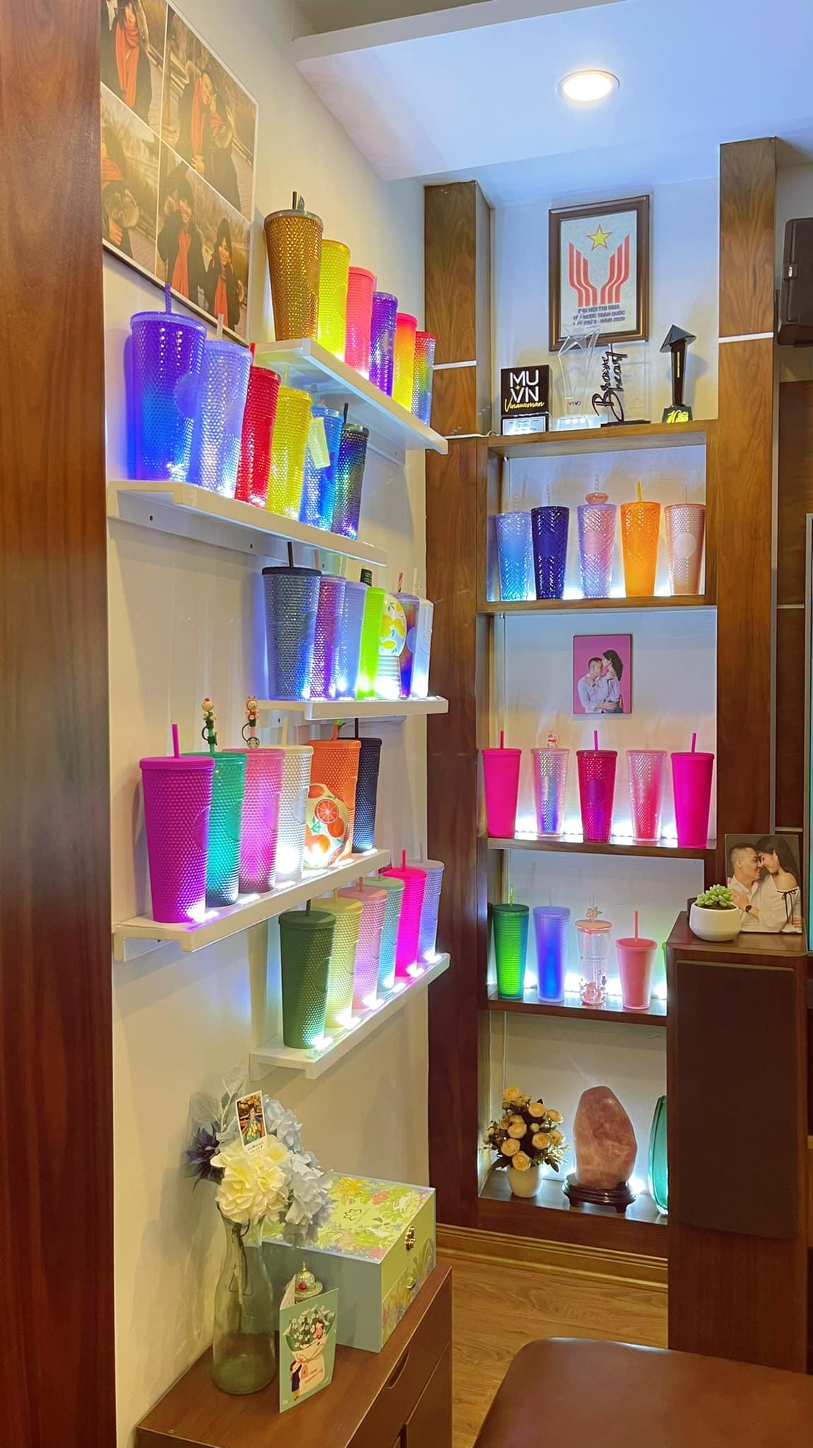 Từ phòng thay đồ lộn xộn thành không gian sáng bừng như store, MC Hoàng Linh khoe nơi ở viên mãn-12