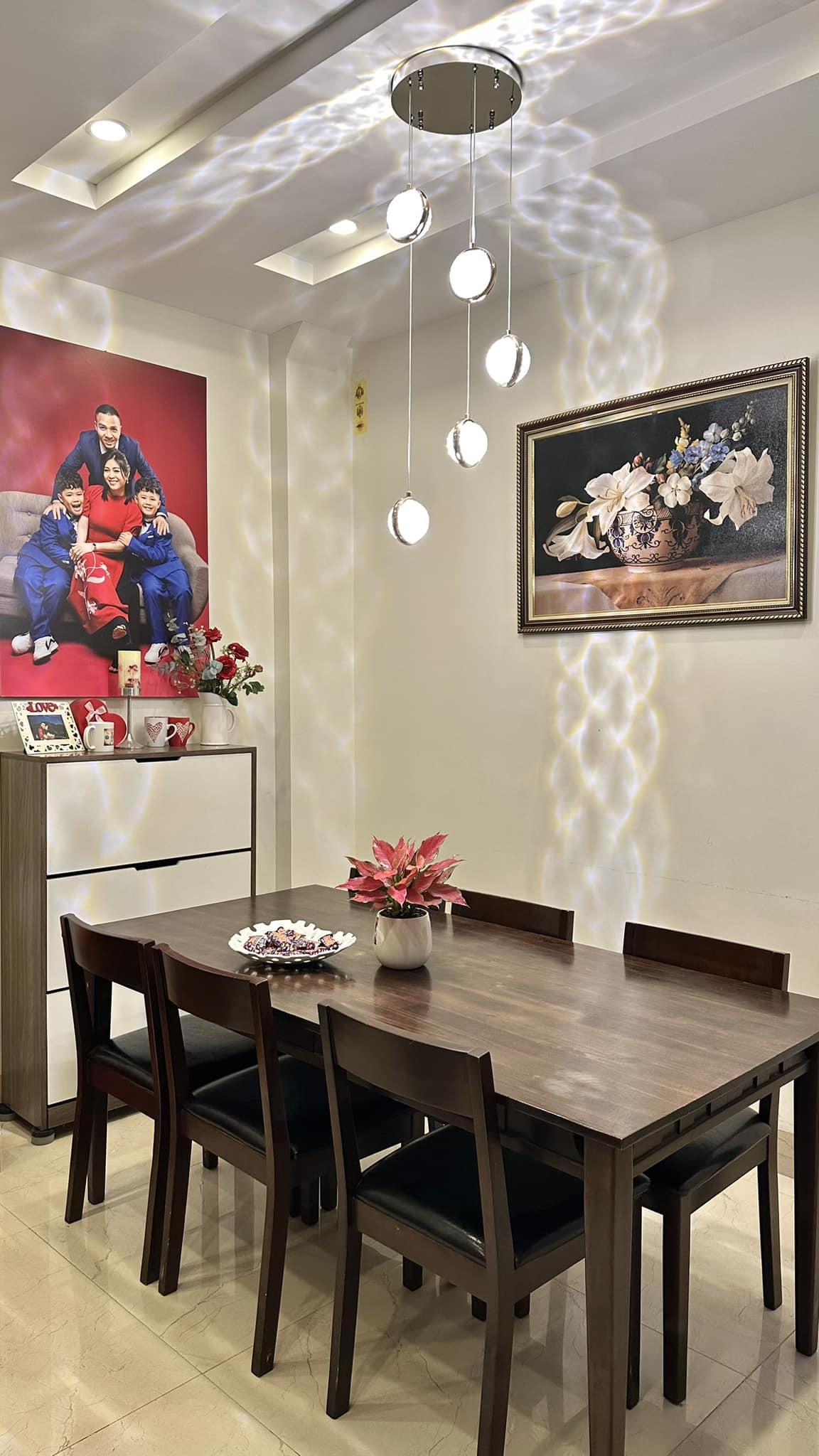 Từ phòng thay đồ lộn xộn thành không gian sáng bừng như store, MC Hoàng Linh khoe nơi ở viên mãn-10