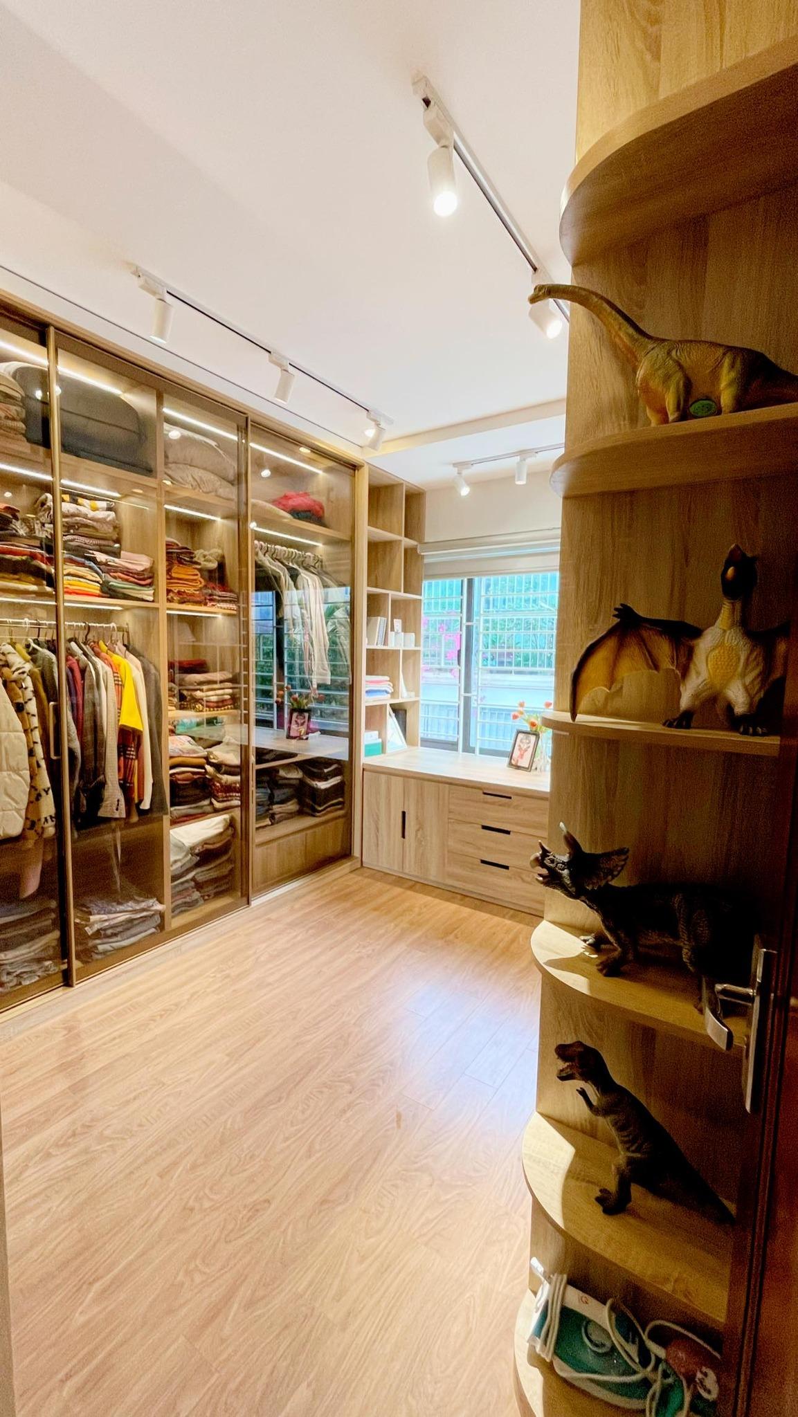 Từ phòng thay đồ lộn xộn thành không gian sáng bừng như store, MC Hoàng Linh khoe nơi ở viên mãn-4