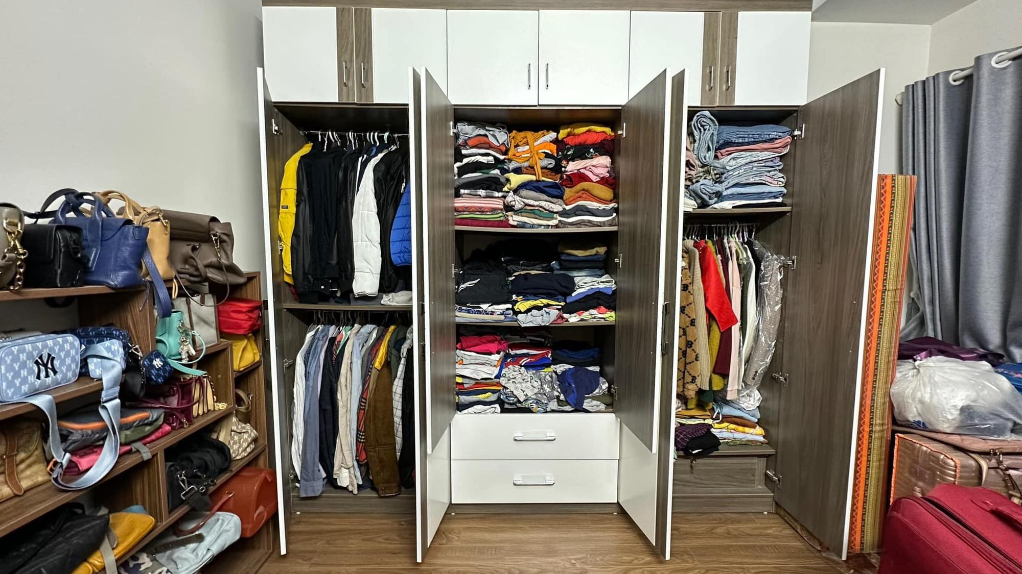 Từ phòng thay đồ lộn xộn thành không gian sáng bừng như store, MC Hoàng Linh khoe nơi ở viên mãn-9