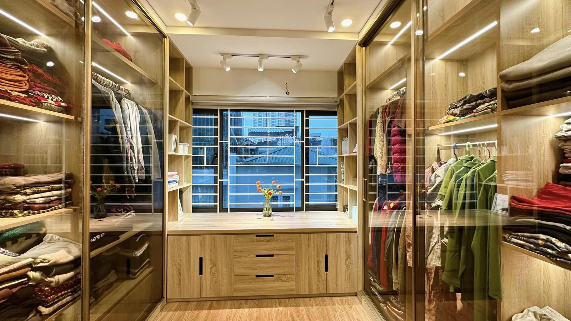 Từ phòng thay đồ lộn xộn thành không gian sáng bừng như store, MC Hoàng Linh khoe nơi ở viên mãn-3