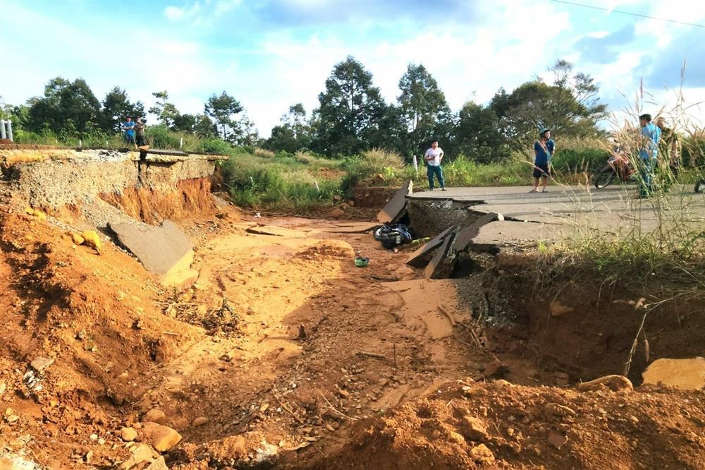 Người đàn ông tử vong vì đi vào tuyến đường 800 tỷ sụt lún-1