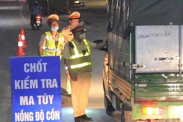 Chống đối đo nồng độ cồn còn dọa kiện CSGT, tài xế nói lời hối lỗi-3